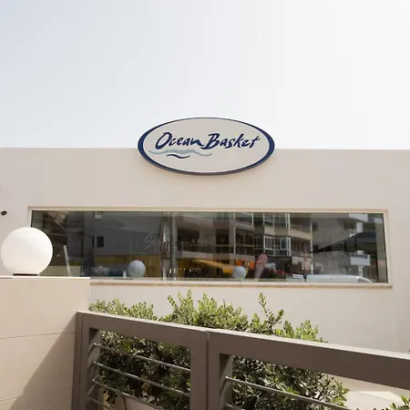 Mediterranean Living Right By The Sea Lejlighed